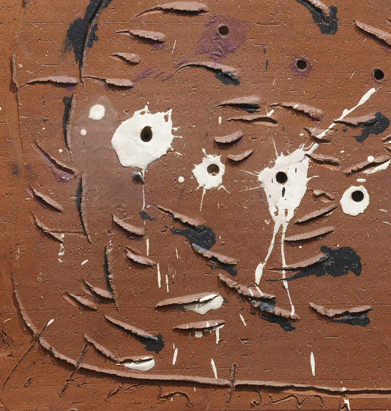 Lucio Fontana, Concetto Spaziale, 1956, bemalte Terrakotta Lucio Fontana, Concetto Spaziale, 1956, bemalte Terrakotta