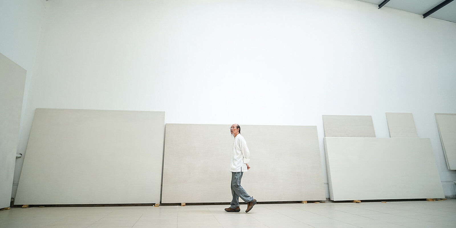 Qiu Shihua in seinem Studio, Peking 2016. Foto: Hua Xia Qiu Shihua in seinem Studio, Peking 2016. Foto: Hua Xia