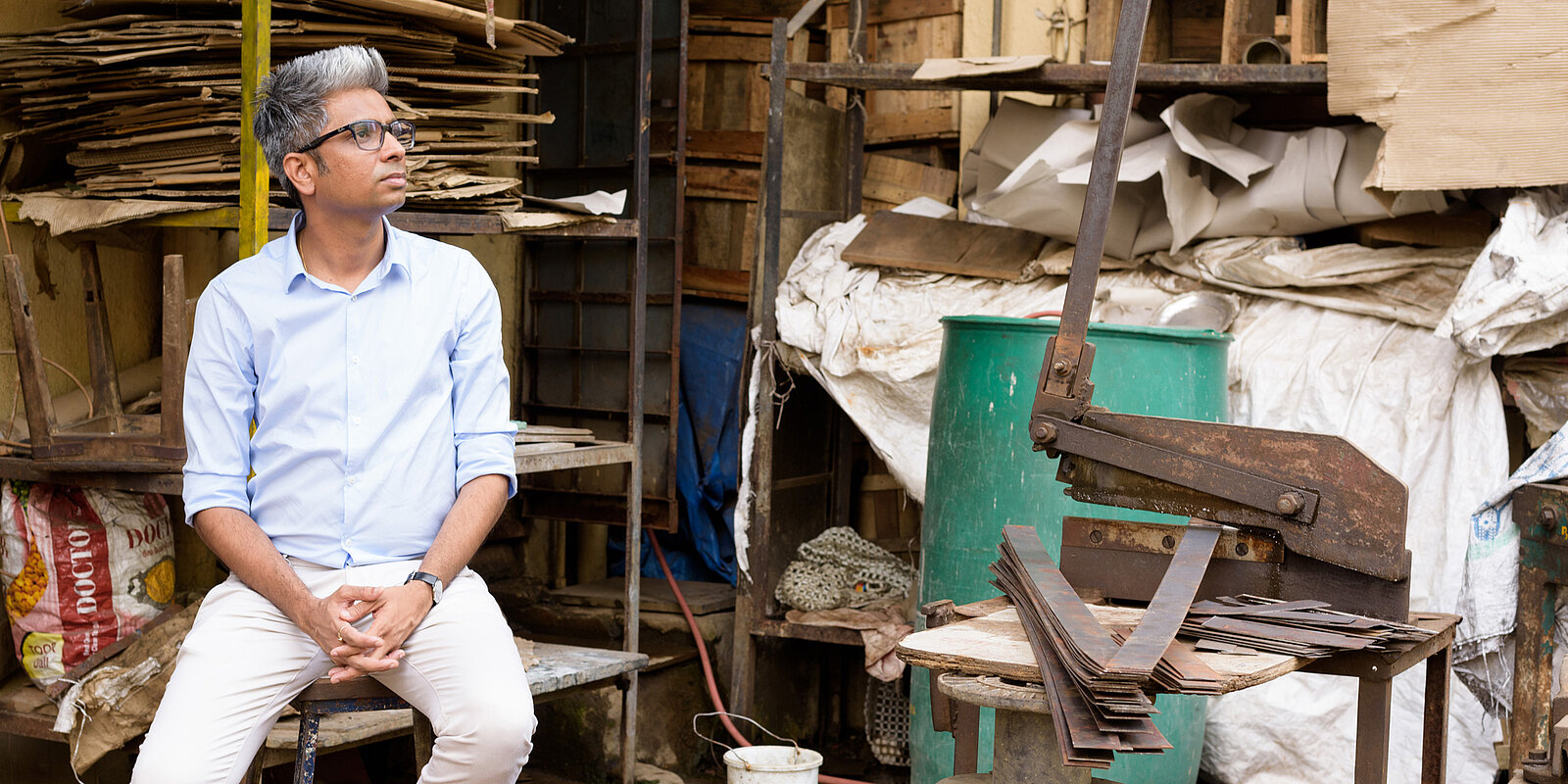 Portrait of the artist Manish Nai © Manish Nai, Photo: Anil Rane Portrait of the artist Manish Nai © Manish Nai, Photo: Anil Rane