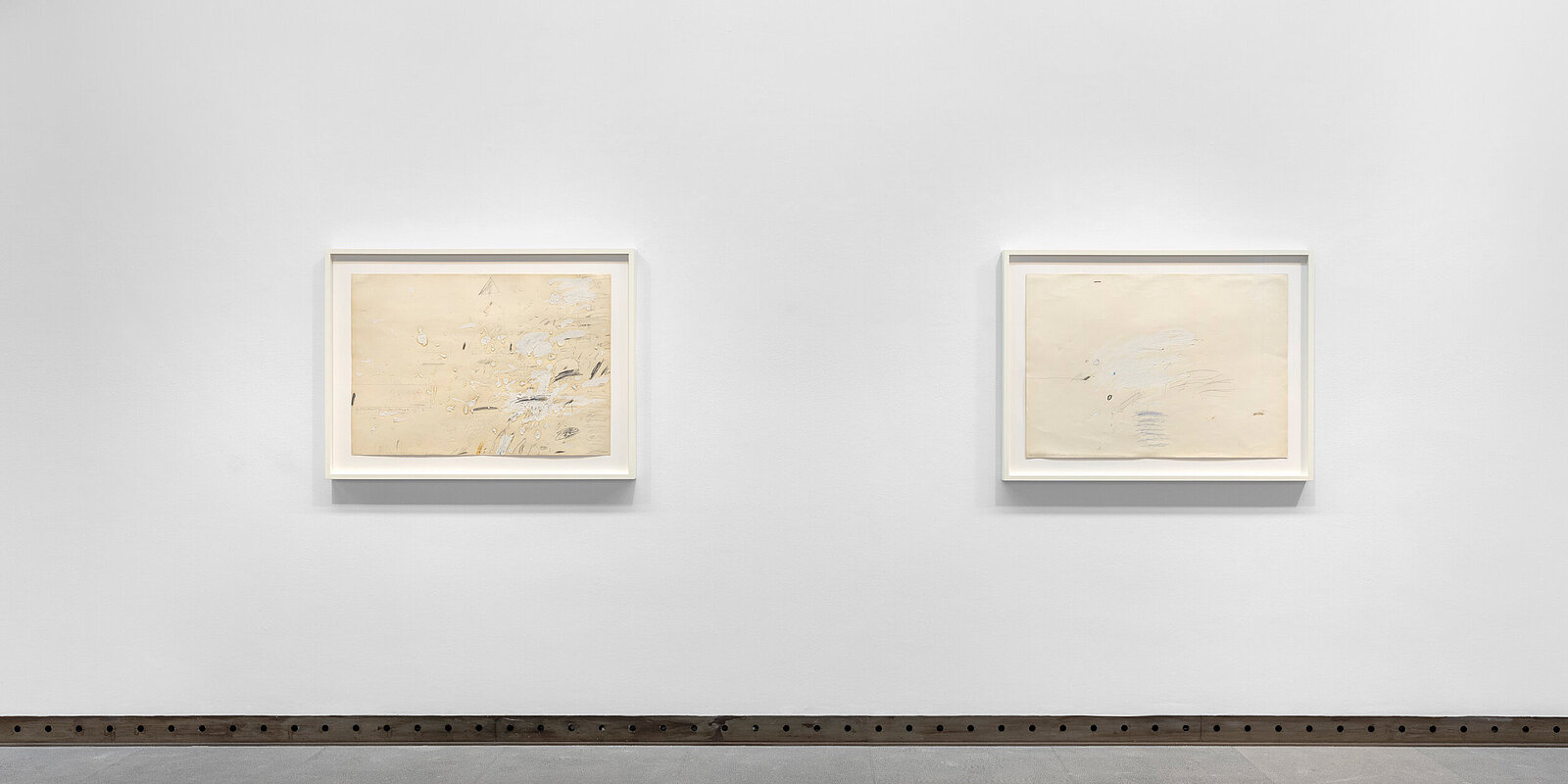 Installation view Cy Twombly. Sperlonga 1959, Galerie Karsten Greve, Paris 2026. Photo: Nicolas Brasseur Installation view Cy Twombly. Sperlonga 1959, Galerie Karsten Greve, Paris 2026. Photo: Nicolas Brasseur