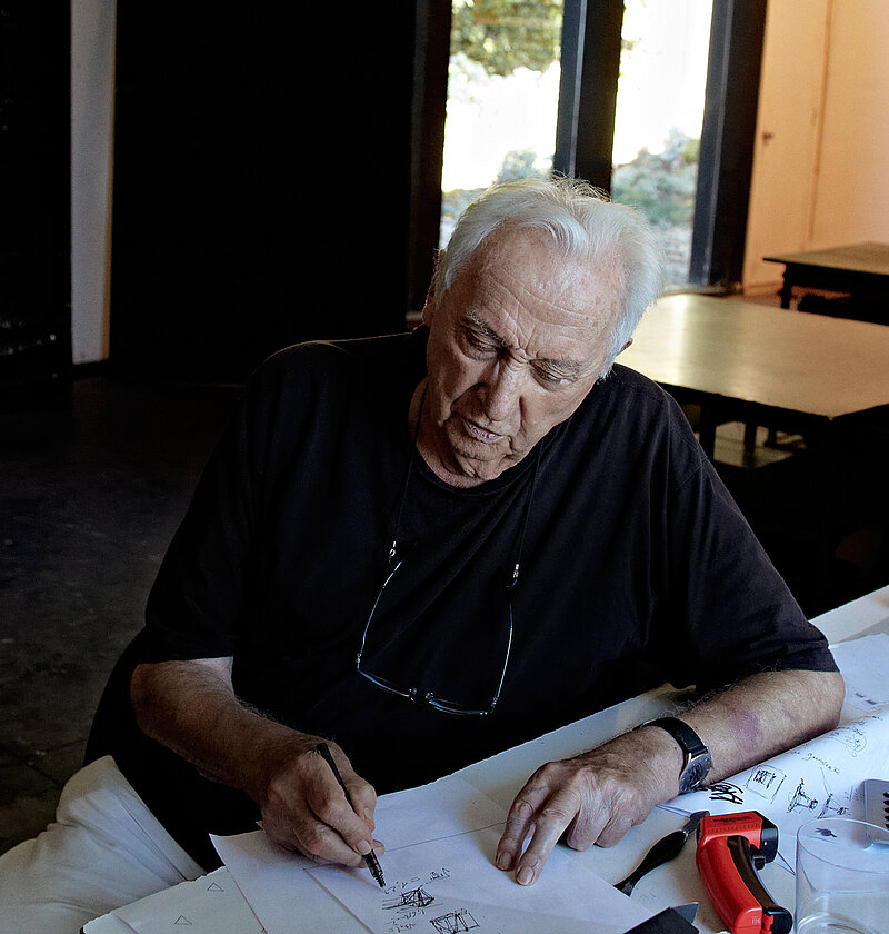Pierre Soulages in seinem Studio, Paris 2015. Foto: Vincent Cunillère Pierre Soulages in seinem Studio, Paris 2015. Foto: Vincent Cunillère