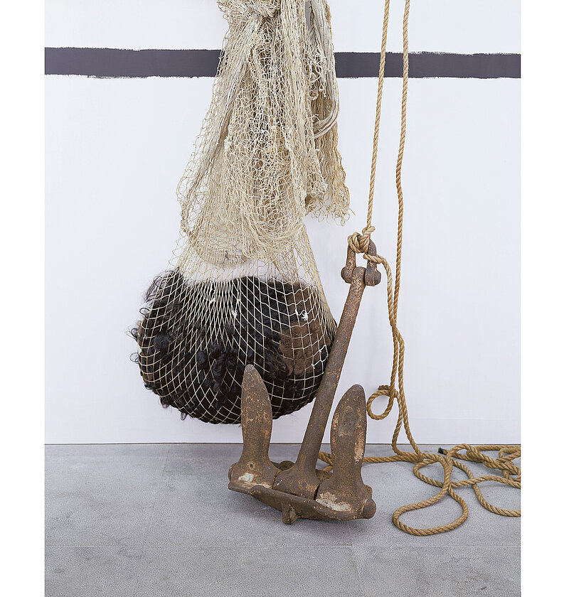 Jannis Kounellis, Ohne Titel, 2004, 330 x 700 cm, Netz, Haare, Anker, Seil, Catrame, Foto: Georges Poncét, Paris (Detail) Jannis Kounellis, Ohne Titel, 2004, 330 x 700 cm, Netz, Haare, Anker, Seil, Catrame, Foto: Georges Poncét, Paris (Detail)